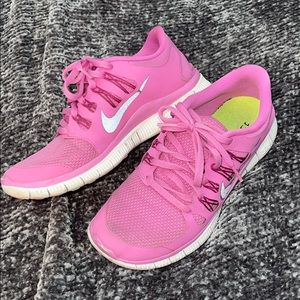 Pink Nike Free Runs 💕✨